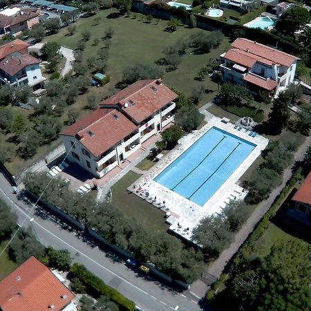 Residenza Benini Aparthotel Bardolino Bagian luar foto